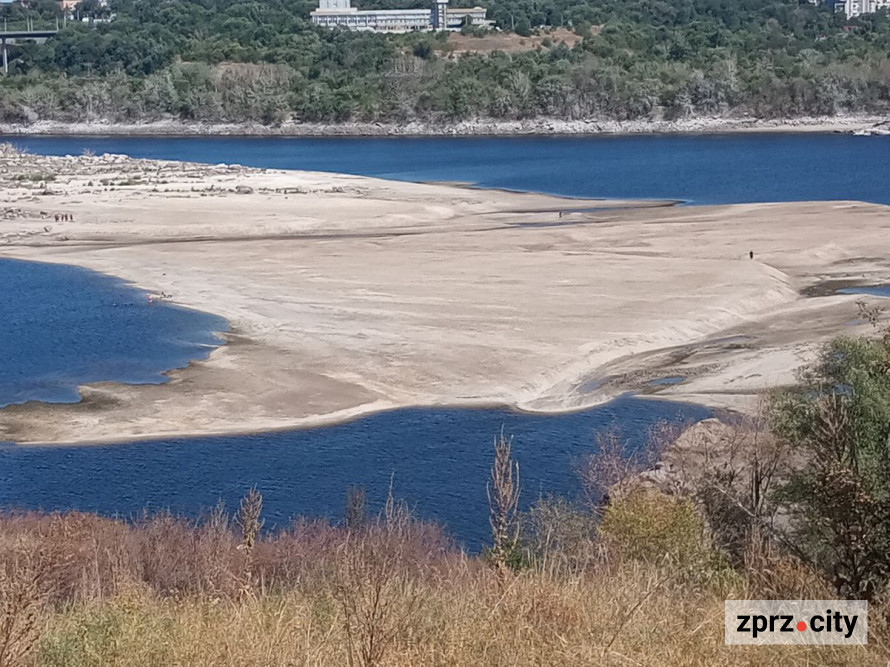 На скільки впав рівень води біля Хортиці цим літом та як це вплинуло на природу - думка науковця