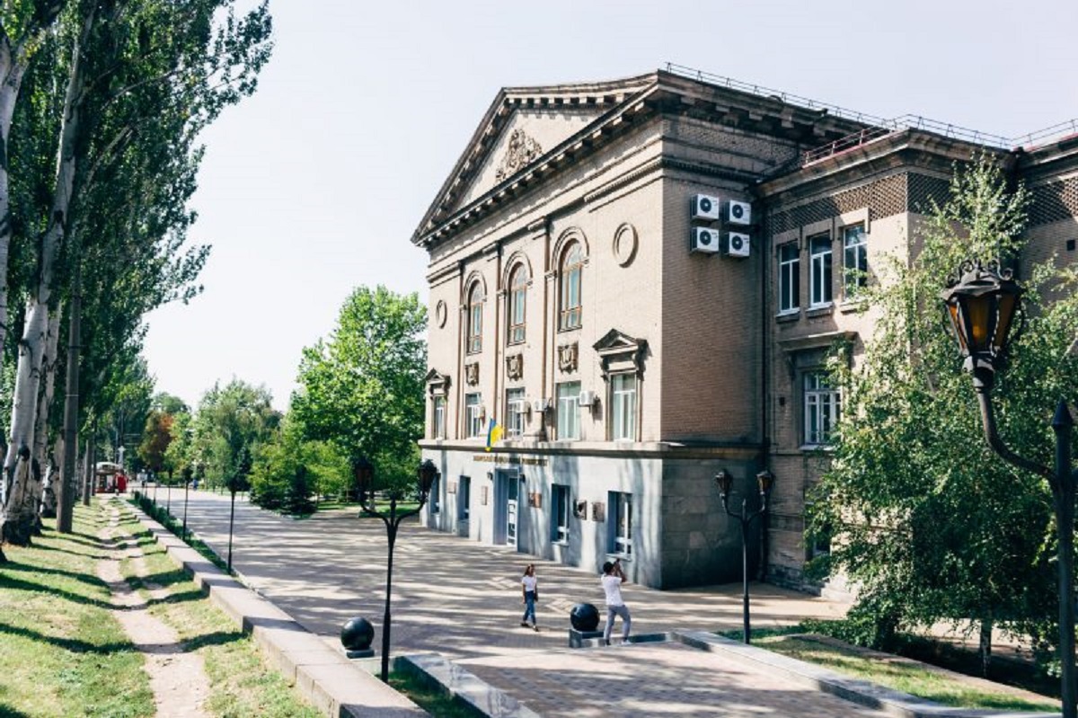 Стала справжнім вишем - як 104 роки тому з'явилася одна з найвідоміших гімназій Запоріжжя