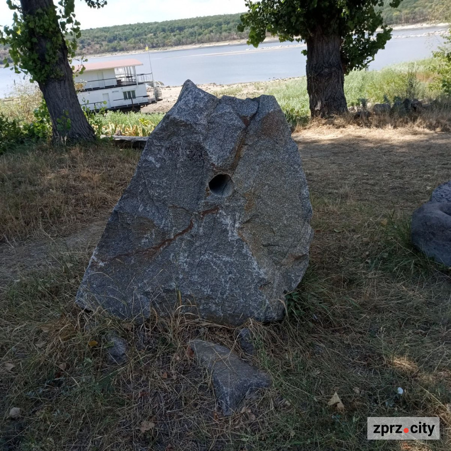 У Запоріжжі на узбережжі Дніпра існує Музей каміння просто неба - ексклюзивні подробиці від засновника