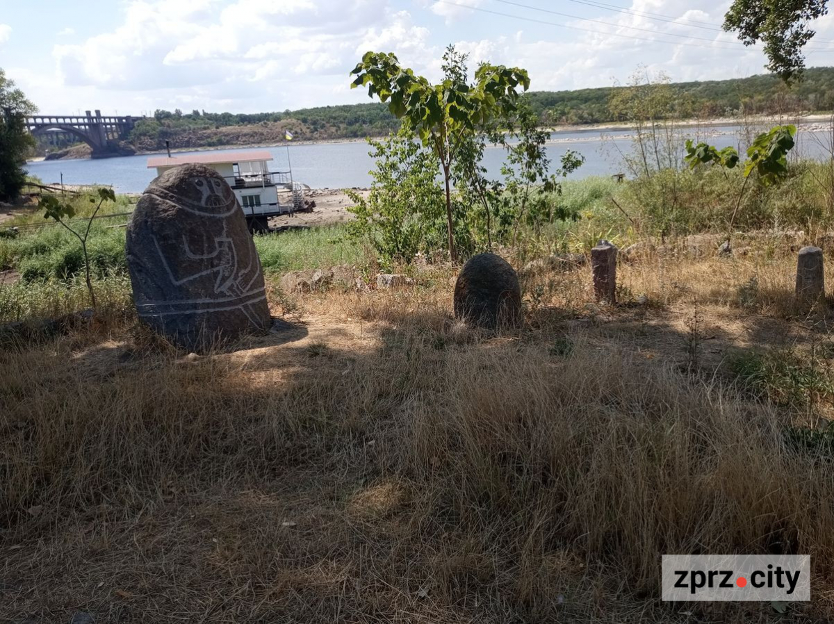 У Запоріжжі на узбережжі Дніпра існує Музей каміння просто неба - ексклюзивні подробиці від засновника