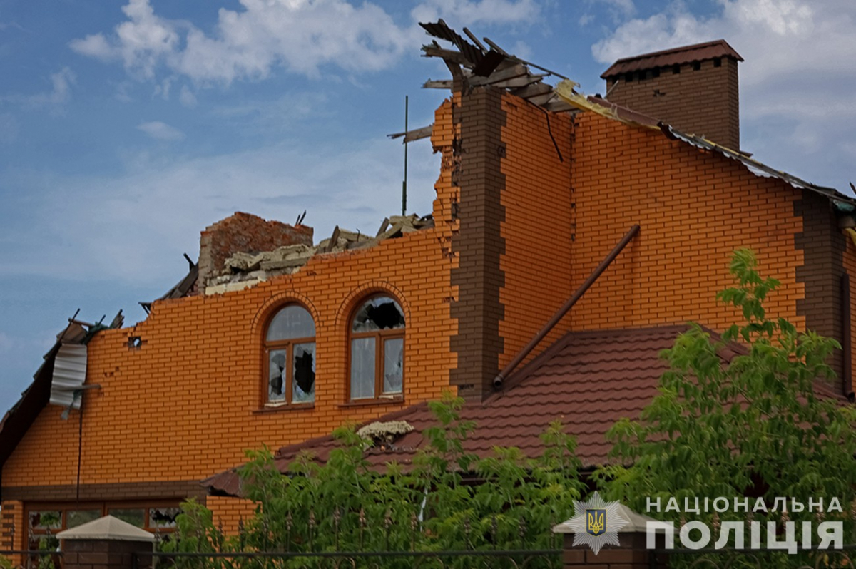 В одному з районів Запоріжжя впали уламки російського безпілотника - пошкоджена квартира та знищена автівка