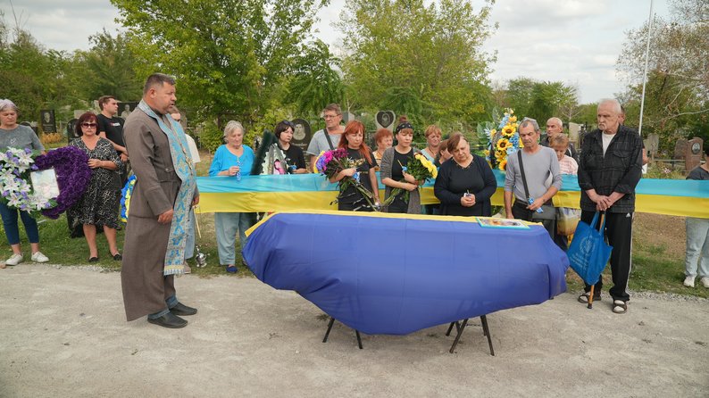 "11 місяців його шукали": у Кушугумській громаді попрощалися з військовим Сергієм Нємовим