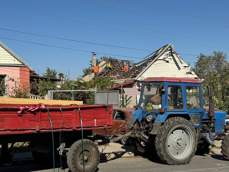 "Вискакую — всі кричать: "Сусіди, люди, хто живий?": що розповідають очевидці про нічний обстріл Запоріжжя