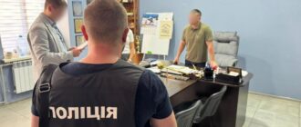 Допомагали депутатам виїжджати за кордон: на Запоріжжі голові селищної ради та двом посадовцям повідомили про підозру