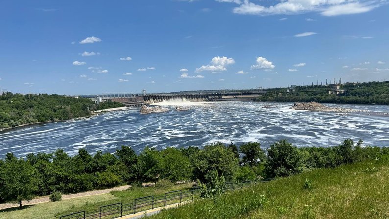 У Запоріжжі на вихідні обмежать рух транспорту по греблі ДніпроГЕС — Патрульна поліція