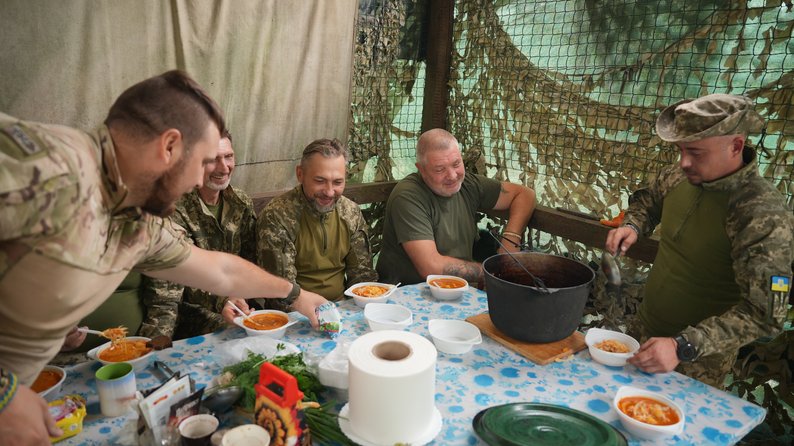 "На його солянку збігається весь батальйон": що готують фронтові кухарі на Запорізькому напрямку