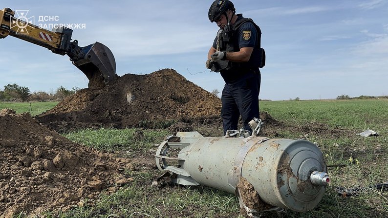 У Запорізькому районі піротехніки знищили авіаційну бомбу — ДСНС