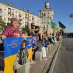 "Боротися, поки всі не повернуться додому" - у Запоріжжі відбулася акція на підтримку полонених захисників (фото)