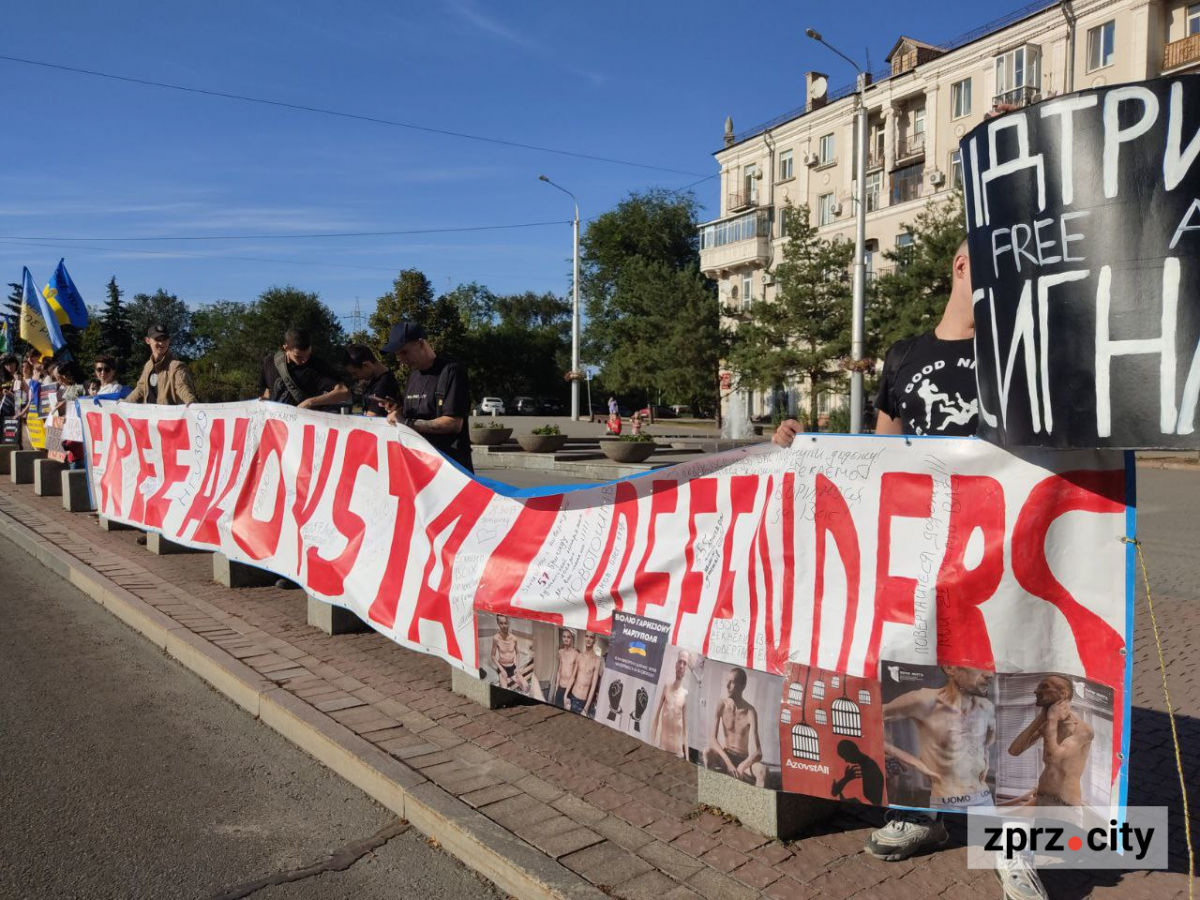  "Боротися, поки всі не повернуться додому" - у Запоріжжі відбулася акція на підтримку полонених захисників (фото)