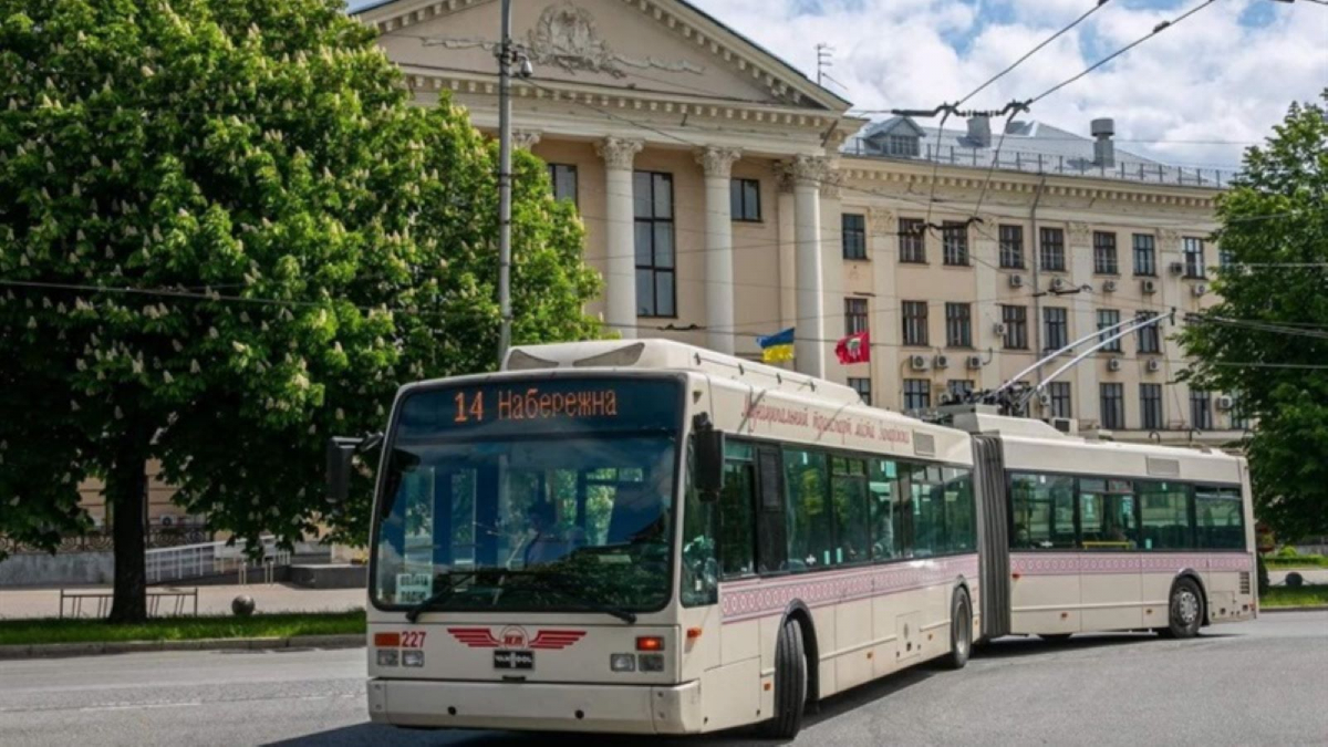 Через обрізку дерев у Запоріжжі тимчасово зміниться маршрут тролейбуса