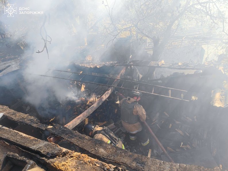 У Пологівському районі внаслідок обстрілів РФ сталося п'ять пожежі— ДСНС