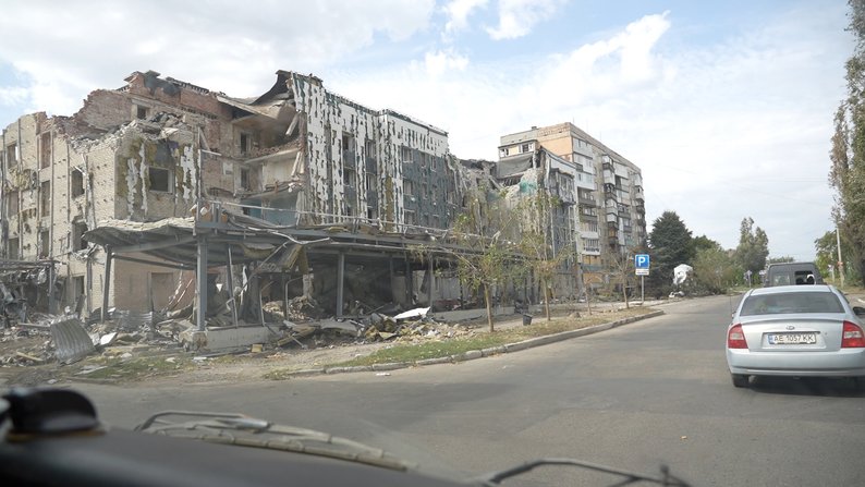 "На пам’ять я взяла світлину доньки": як жителі Донеччини рятуються від війни, що за 10 кілометрів від них