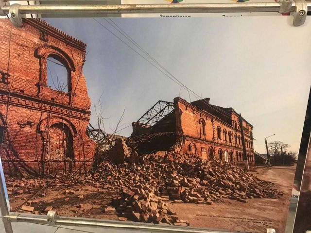 Гірка краса - у Запоріжжі відкрили фотовиставку про реалії сучасної війни