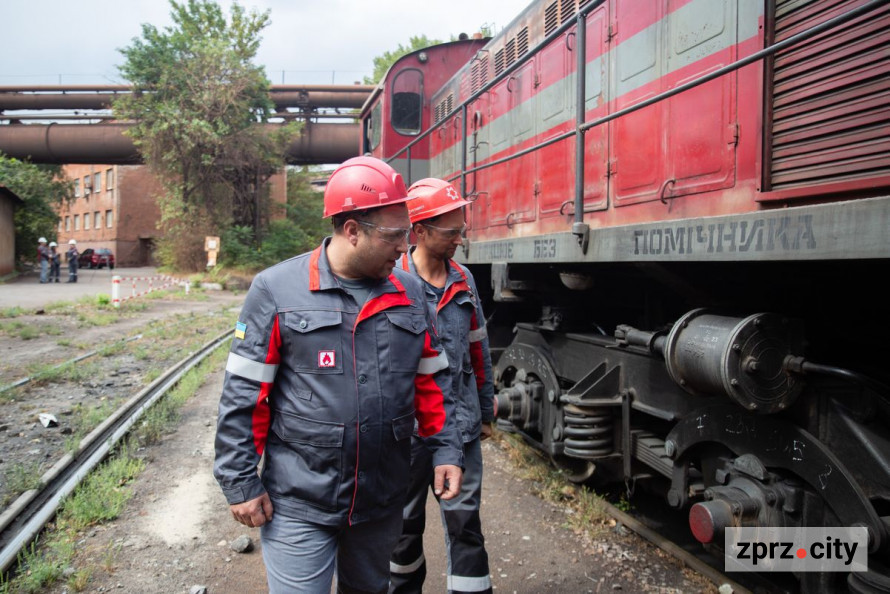 Керує мрією: співробітник запорізького підприємства продовжує родинну справу, якою марив з дитинства