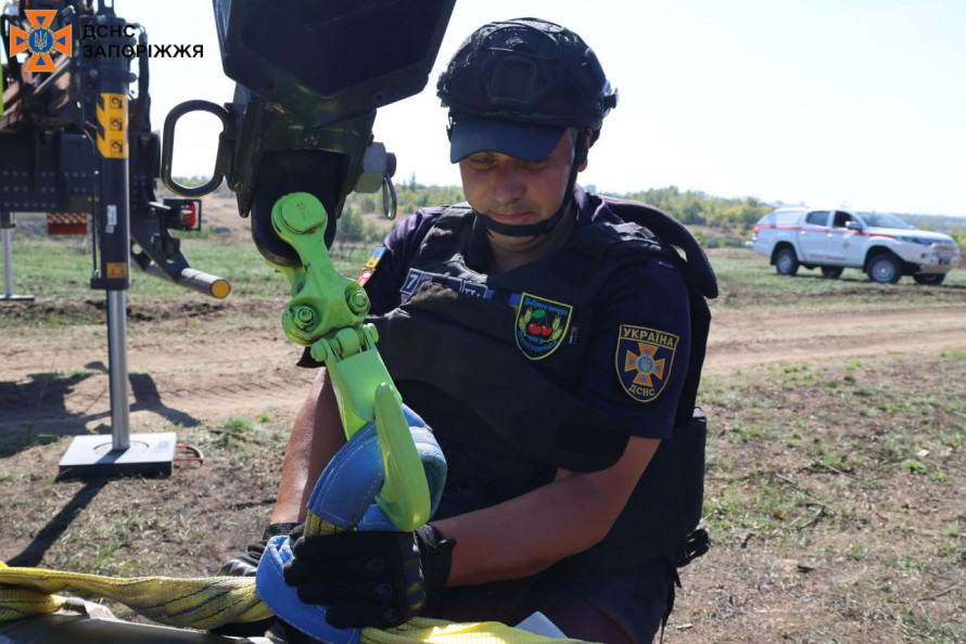 Не розірвалася при падінні - запорізькі надзвичайники знешкодили авіабомбу