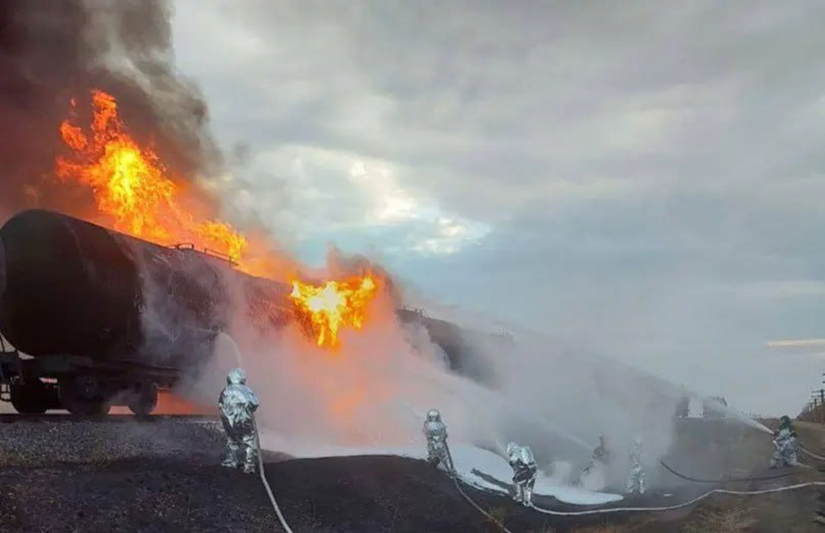  Палало всю ніч - у Бердянському районі ЗСУ знищили залізничні цистерни з паливом окупантів