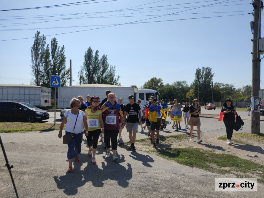 "Пишаємося, віримо і чекаємо" - у Запоріжжі рідні військовополонених провели забіг на їх підтримку (фото)