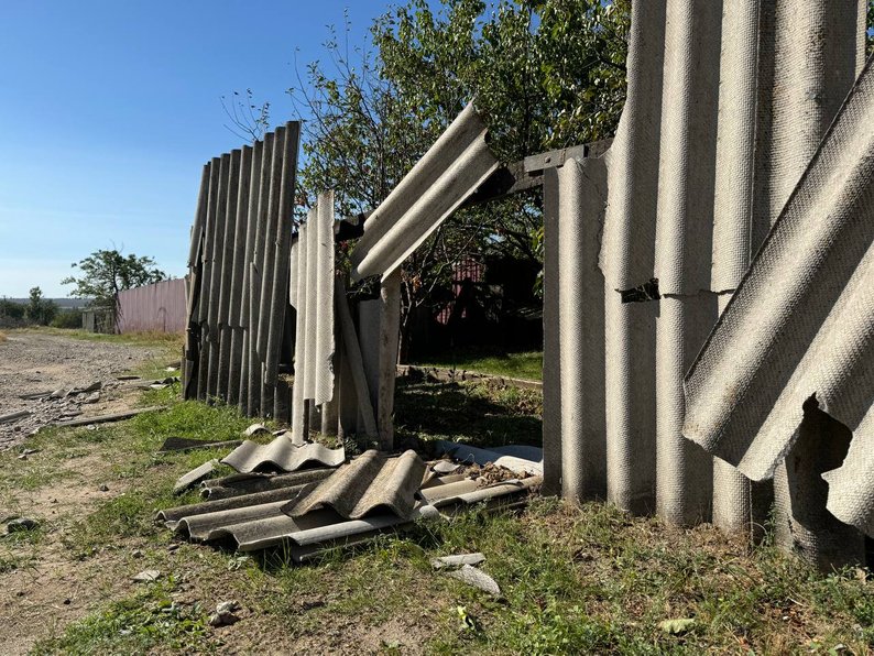 "Побило все" - що розповідають очевидці про третій поспіль обстріл Запорізького району (відео)