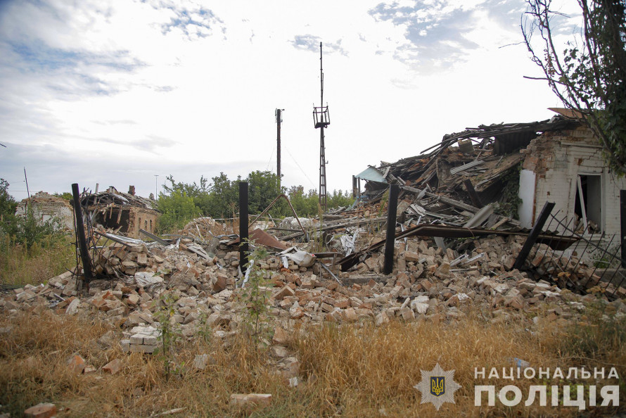 Поліцейські евакуювали літню жінку з Гуляйполя - як зараз живе та виглядає прифронтове місто