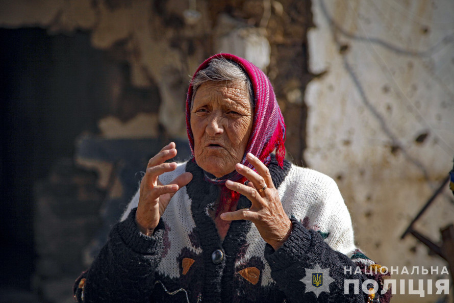 Поліцейські евакуювали літню жінку з Гуляйполя - як зараз живе та виглядає прифронтове місто