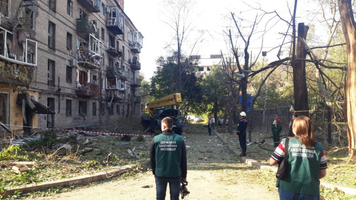 Понад дві тисячі квадратних метрів території - фахівці повідомили про екологічні наслідки масованої атаки на Запоріжжя