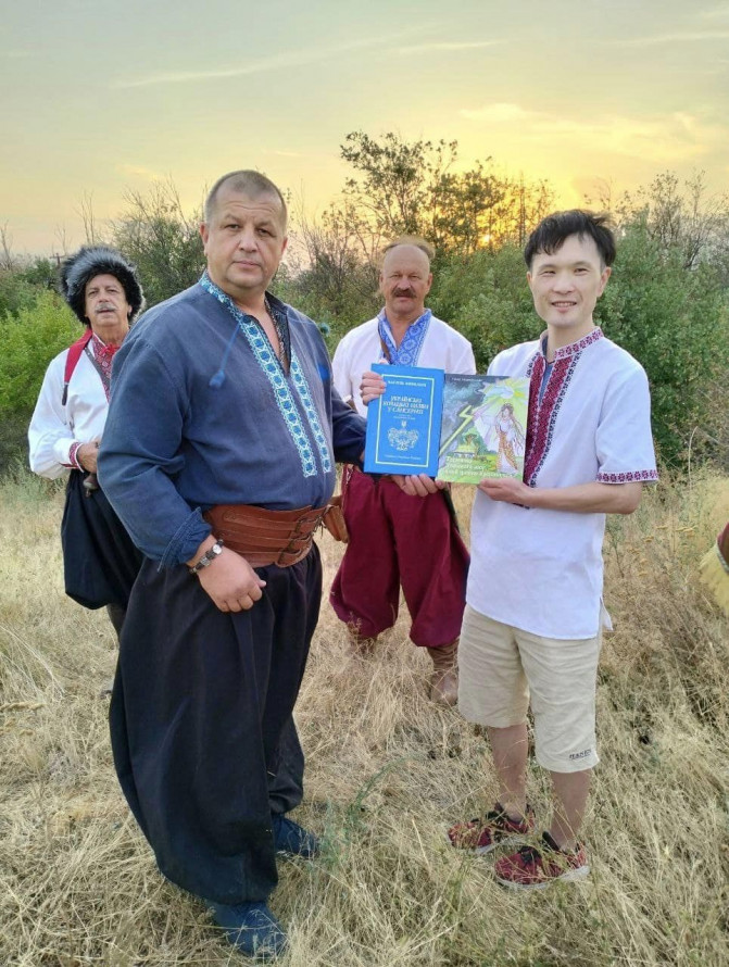 У Запоріжжі японця, що говорить українською прийняли в козаки - що ще робив у місті гість (фото)