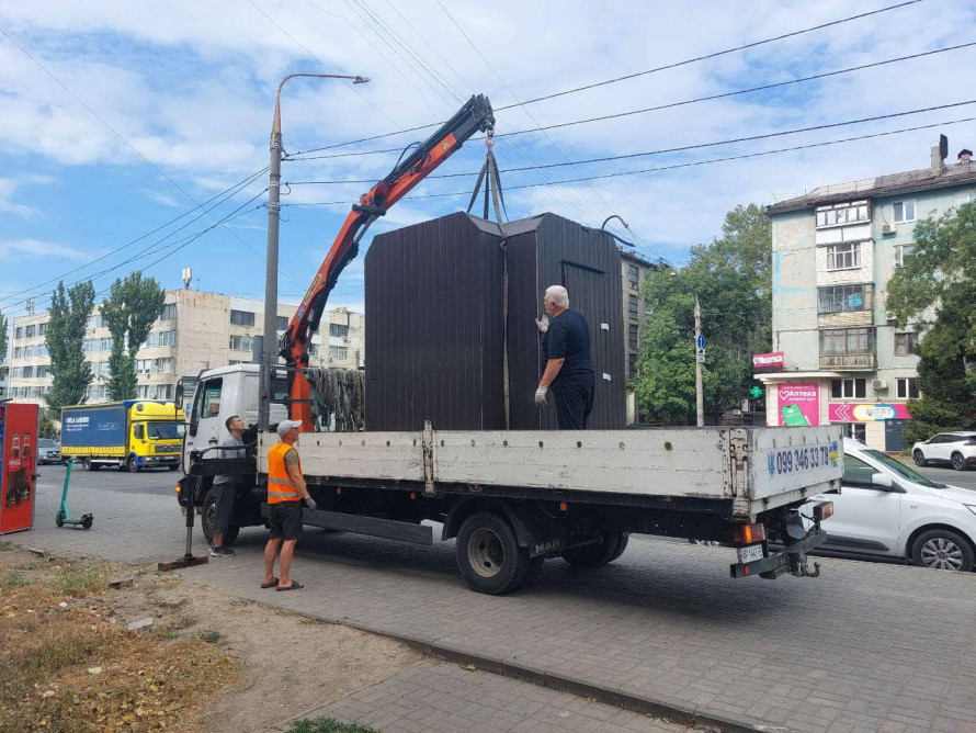 У Запоріжжі прибрали черговий МАФ в одному з районів – фото