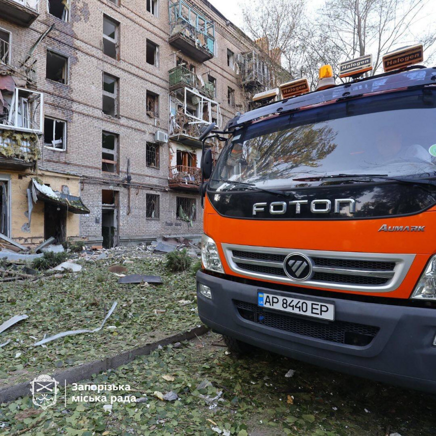 Вибиті вікна та пошкоджене майно – куди звертатись запоріжцям, чиї домівки постраждали від нічної атаки