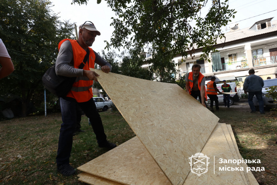 Вісім людей живе у шелтерах - скільки домівок у Запоріжжі постраждало за чотири дні обстрілів