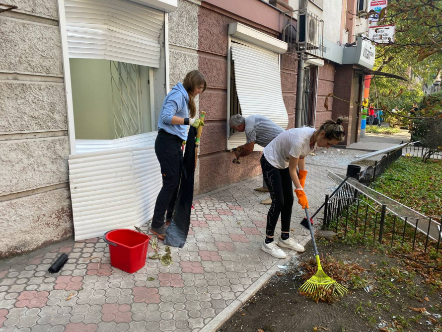 Внаслідок масованої атаки на Запоріжжя постраждало приміщення жіночого простору (фото)