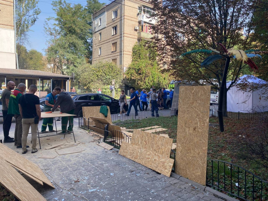 Внаслідок масованої атаки на Запоріжжя постраждало приміщення жіночого простору (фото)