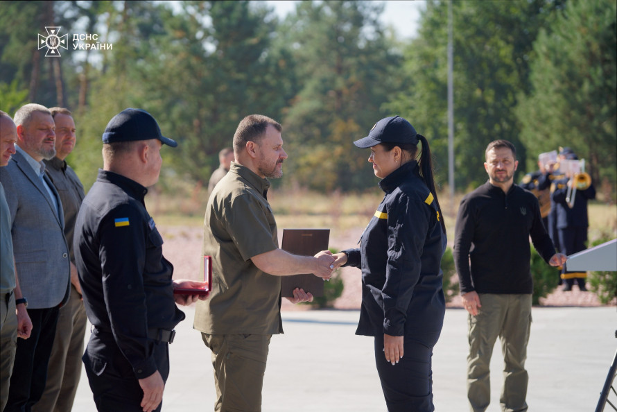 Запоріжанку, яка витягла з басейну дівчинку, що тонула, визнали рятувальником року