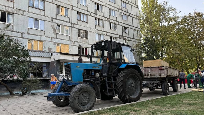 "Бомба пролетіла прямо над будинком": наслідки російського авіаудару по Запоріжжю