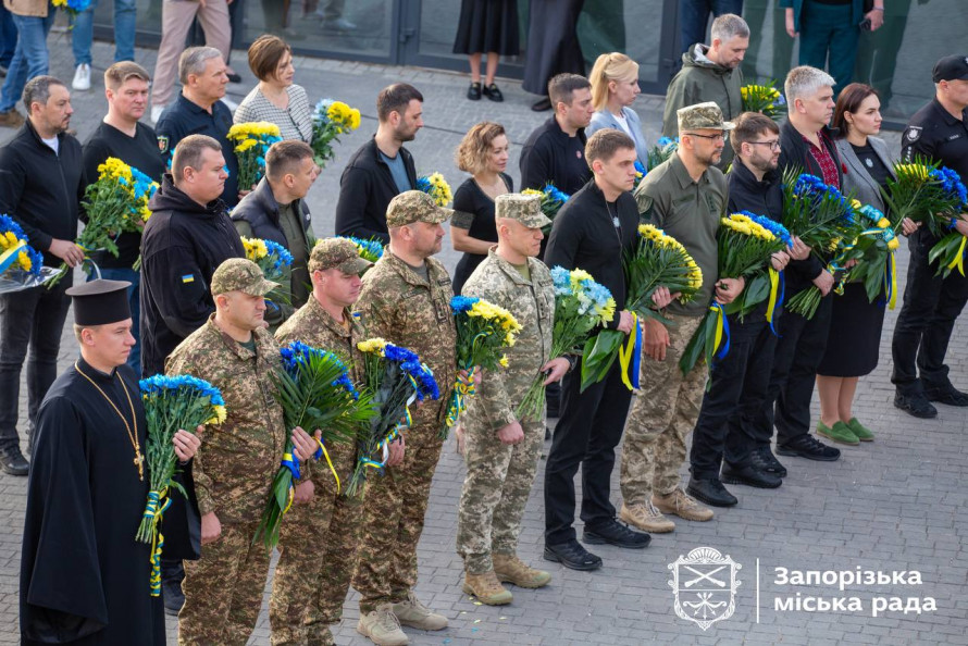 День Захисників та Захисниць України - у Запоріжжі вшанували пам'ять полеглих воїнів