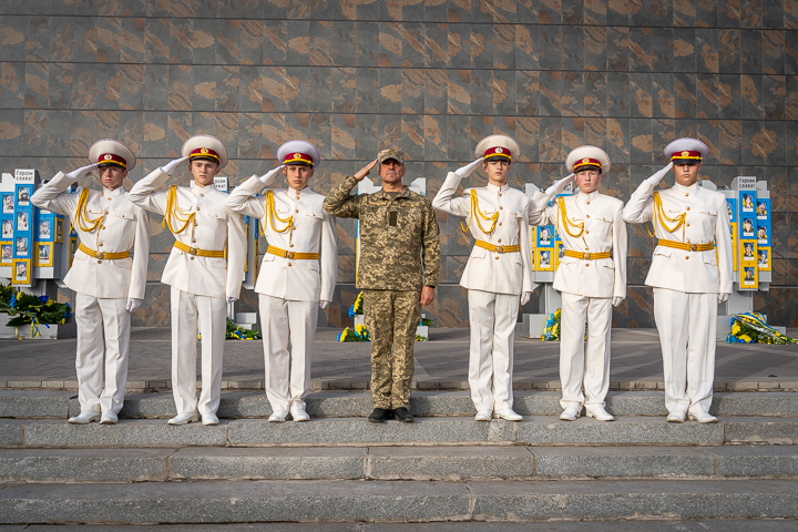 День Захисників та Захисниць України - у Запоріжжі вшанували пам'ять полеглих воїнів