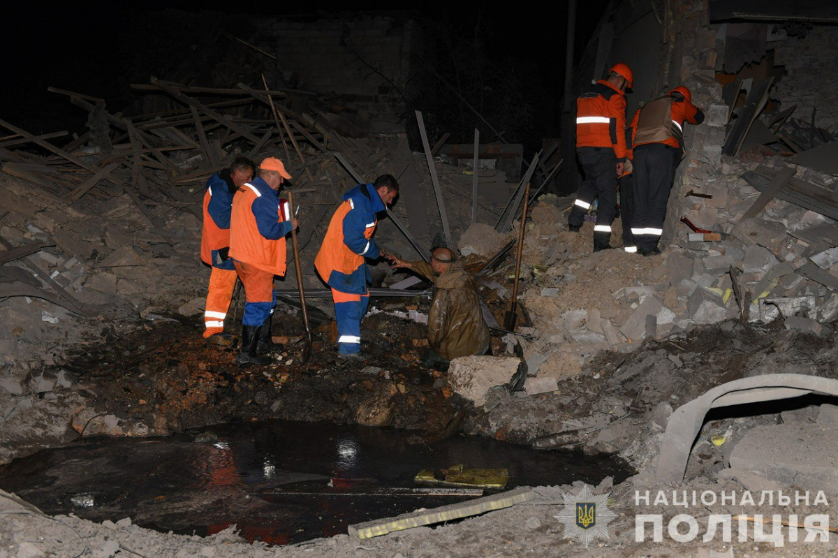 Поцілили по житлових будинках та кінному клубу - вночі росіяни завдали три авіаудари по Запоріжжю