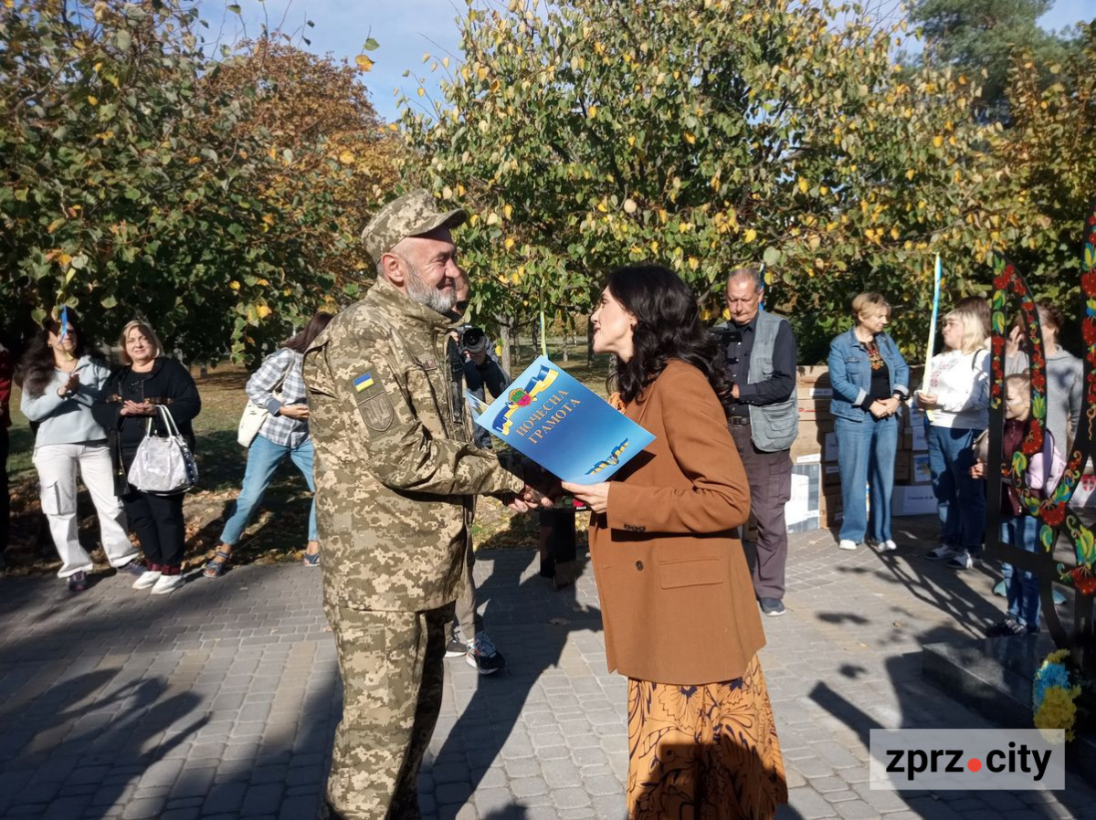 У головному парку спального району Запоріжжя відкрили патріотичну фотозону