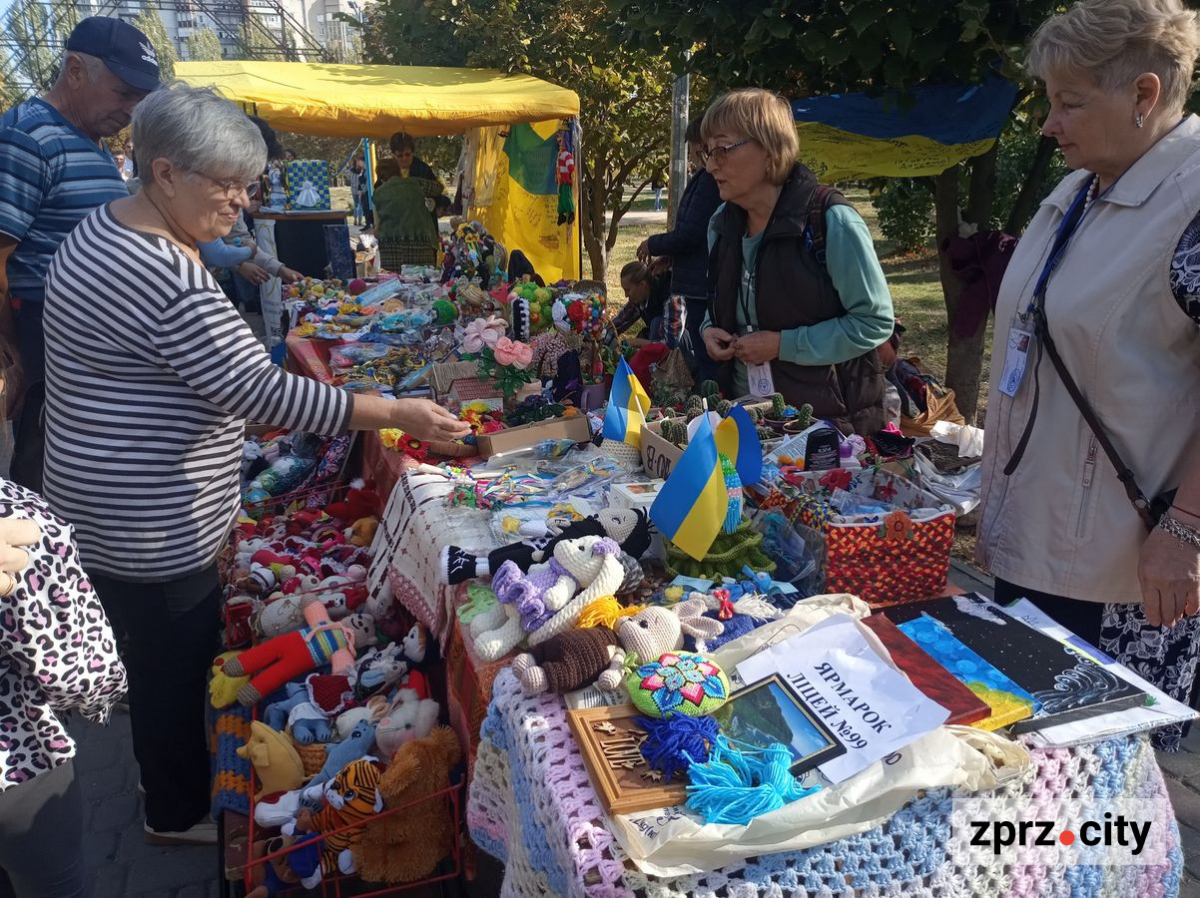 У головному парку спального району Запоріжжя відкрили патріотичну фотозону