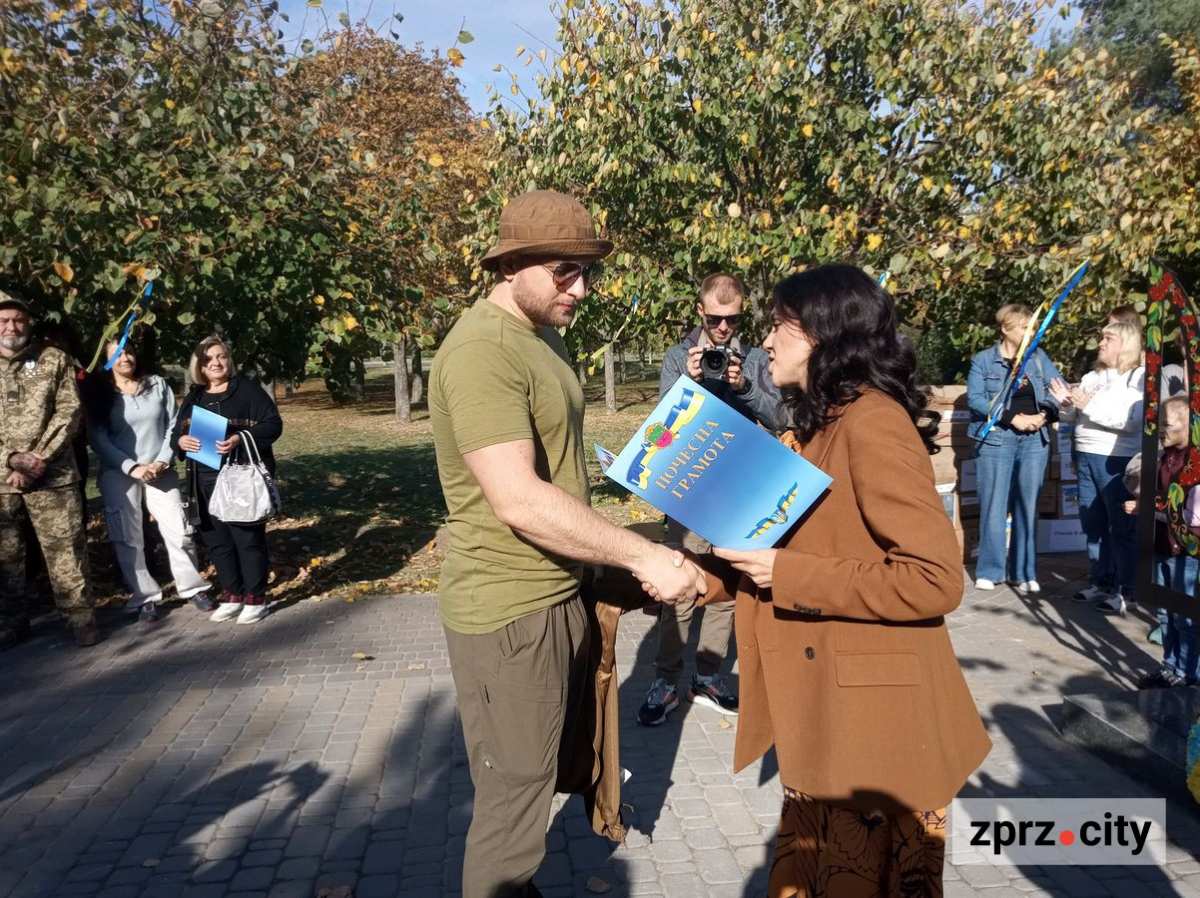 У головному парку спального району Запоріжжя відкрили патріотичну фотозону