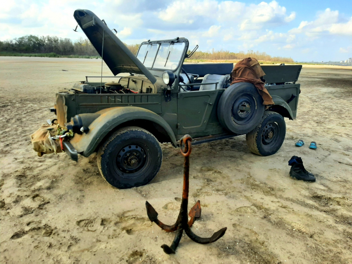 Запорізький біолог знайшов на узбережжі Дніпра старовинний якір (фото)