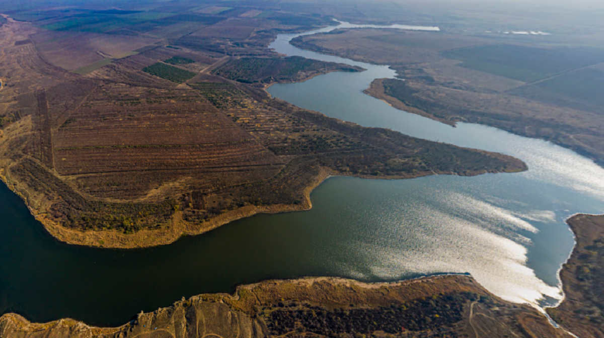 Бездіяльність окупантів - рівень води у Бердянському водосховищі продовжує знижуватися