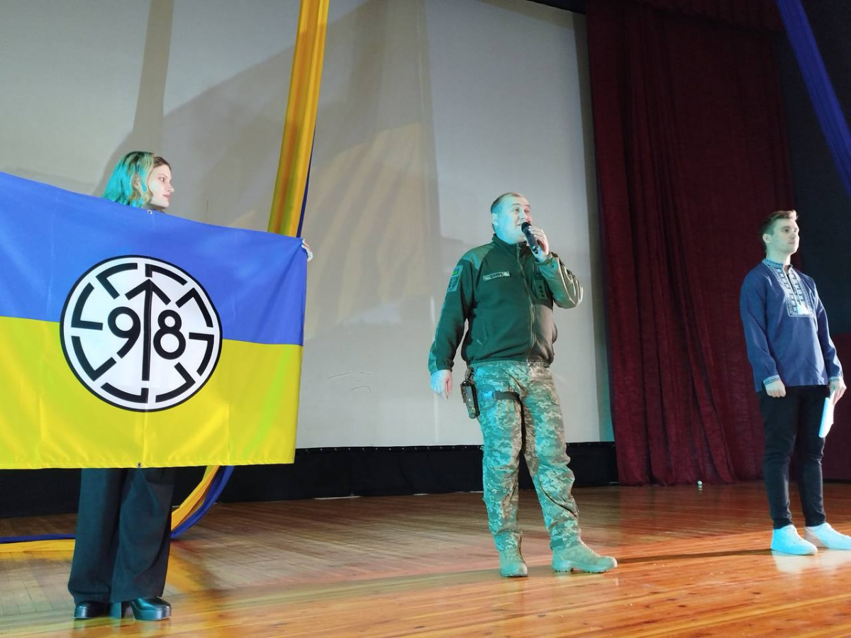 На концерті у спальному районі Запоріжжя зібрали гроші для "Сталевої піхоти" - фото