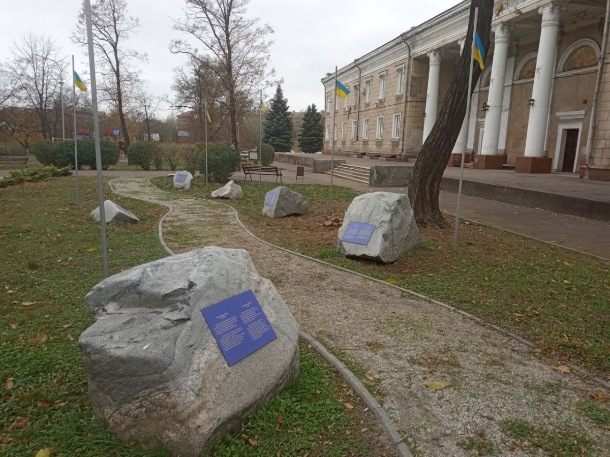 П'ять років тому у Запоріжжі відкрили алею "Славетні запорожці" - як вона виглядає зараз (фото)