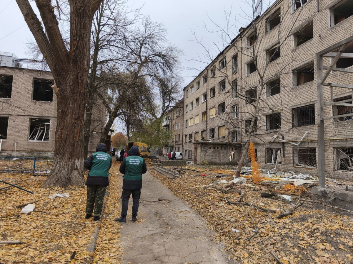 Постраждали три локації - фахівці повідомили про екологічні наслідки нічної атаки на Запоріжжя