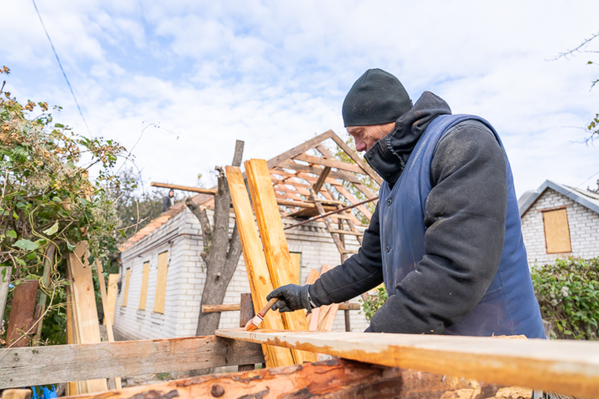 У Запоріжжі відновлюють будинки, пошкоджені ворожими КАБами – що вже зробили