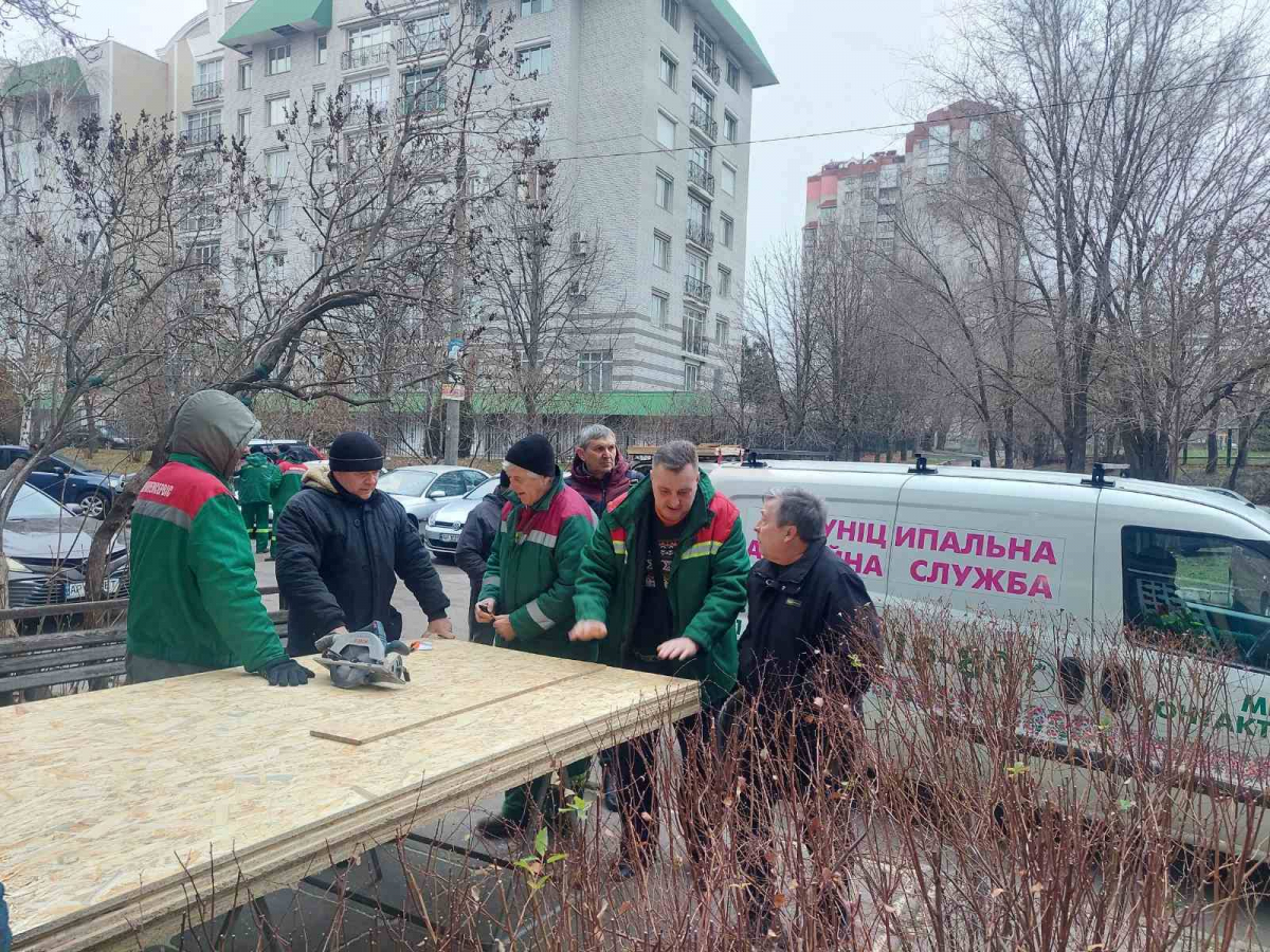 Як виглядає місце нічної ворожої атаки у Запоріжжі - фото наслідків