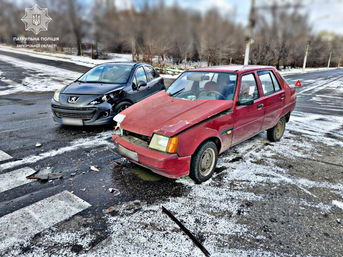 Не надав перевагу у русі іншому водію - у Запоріжжі сталася аварія