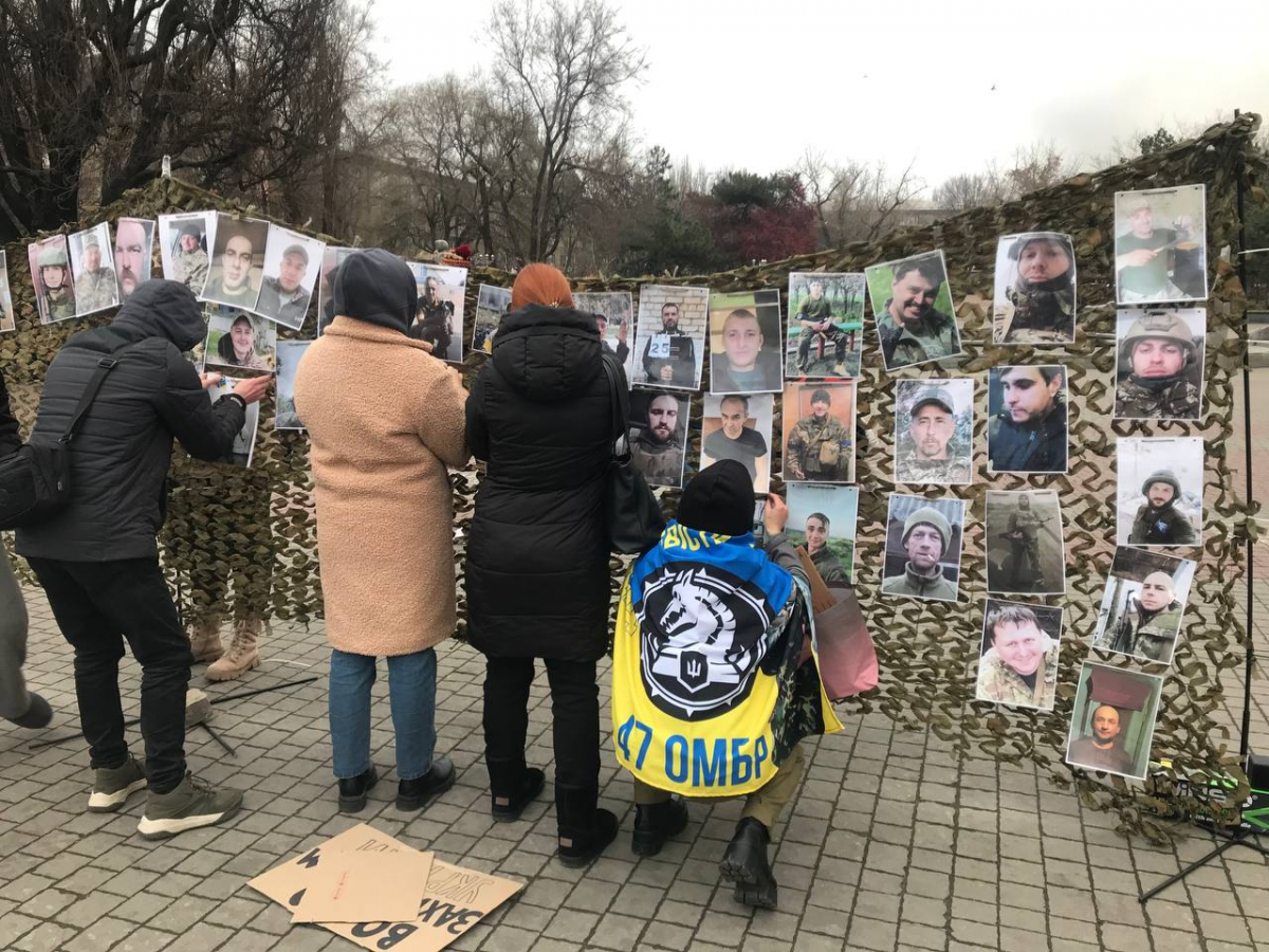 "Свято без свята” - у Запоріжжі рідні військовополонених нагадували суспільству про героїв, які знаходяться у полоні