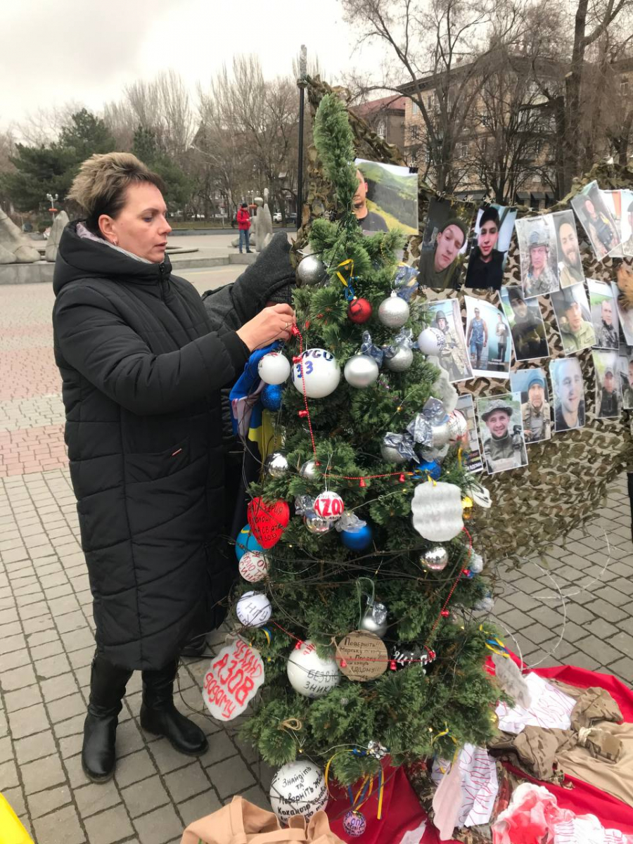 "Свято без свята” - у Запоріжжі рідні військовополонених нагадували суспільству про героїв, які знаходяться у полоні