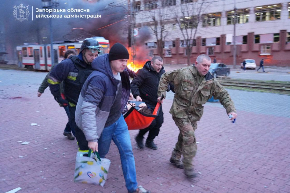 13 людей загинуло - у Запоріжжі росіяни завдали удару КАБами (відео)